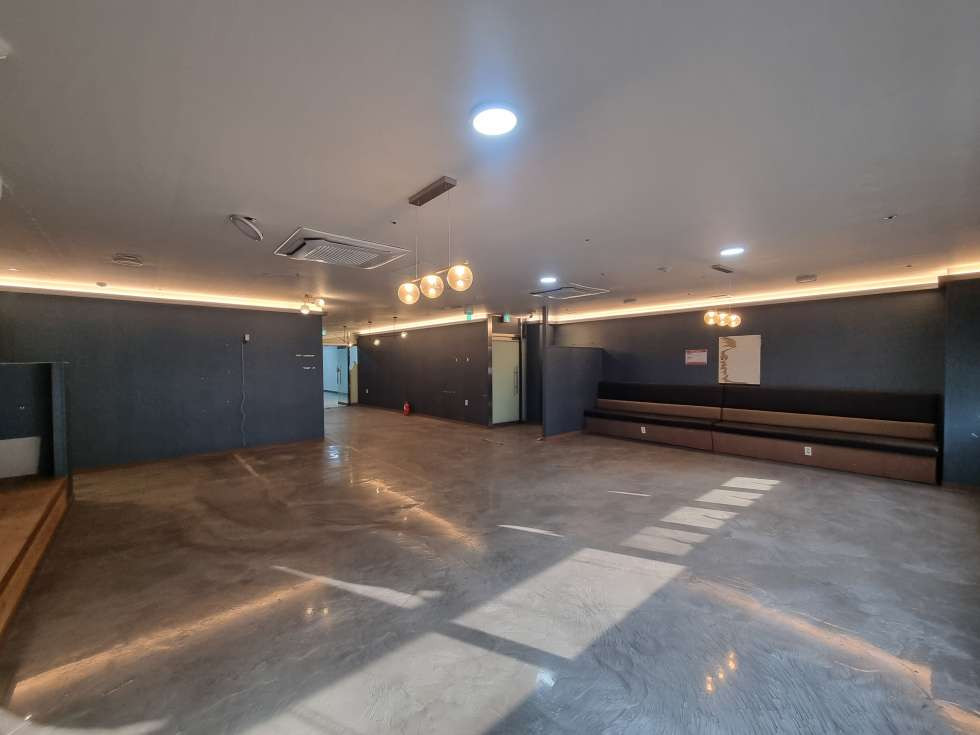 부산 부산진구 부전동 부전시장 인근, 오피스텔 단지 내 상가! 전용 약 39평/미용관련업, 사무실, 학원, 1인 PT, 체형교정 등 다용도 추천! 월세 매물번호 13606 사진 1