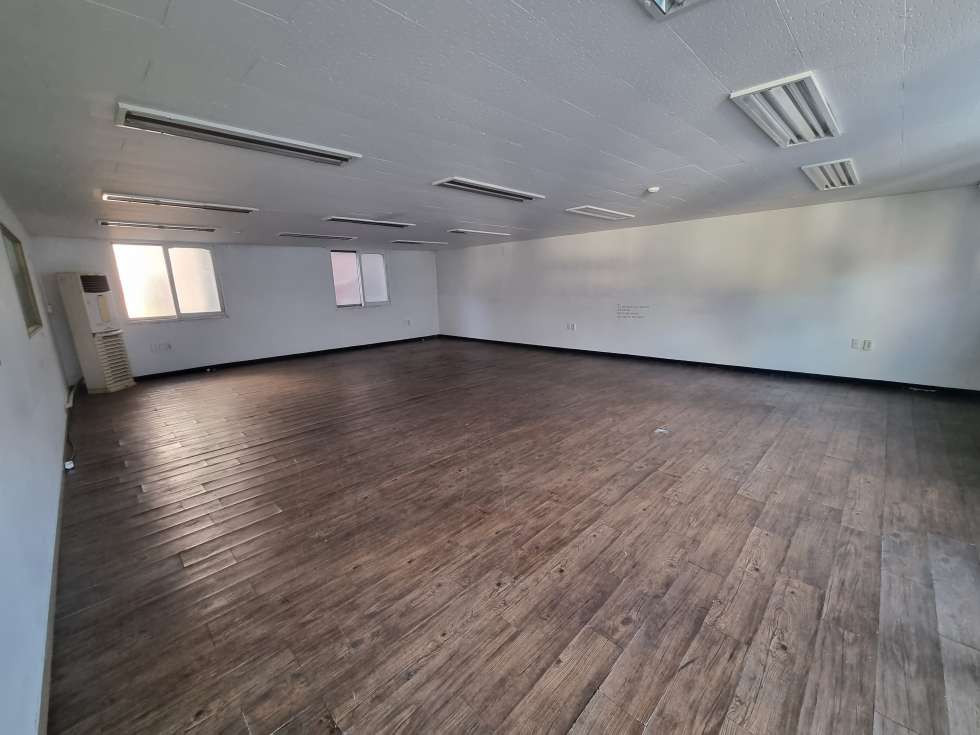 부산 동구 범일동 범일동 중앙대로변 저렴한 사무실 임대! 전용 50평/내부 룸1칸/스탠드에어컨2대 월세 매물번호 13762 사진 2