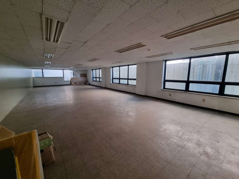 부산 연제구 연산동 에이동 연산역 초 역세권 오피스 건물 / 전용 40평 사무실 임대 / 주차 가능 월세 매물번호 14168 사진 1