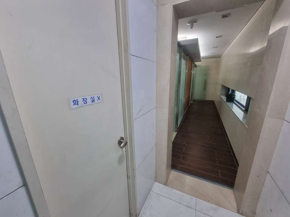 부산 중구 중앙동4가 한진중공업R&D센터동 중앙역 역세권/북항 오션뷰/프라임급 오피스 빌딩/내부 컨디션 최상/전용 56평 중형 사무실 월세 매물번호 14302 사진 2