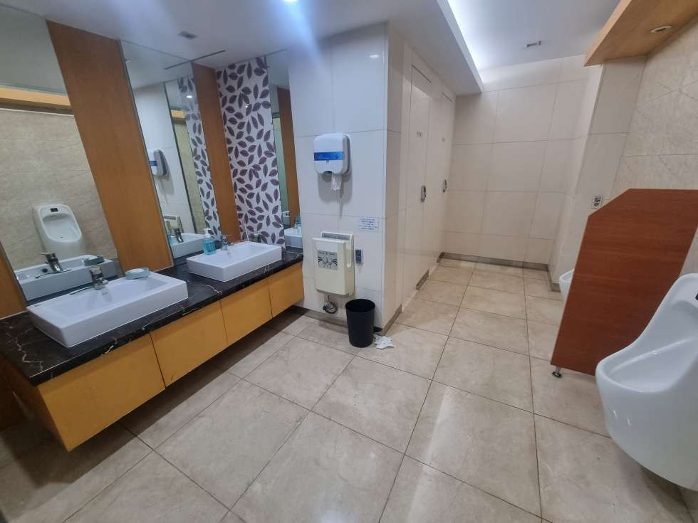 부산 중구 중앙동4가 한진중공업R&D센터동 중앙역 역세권/북항 오션뷰/프라임급 오피스 빌딩/내부 컨디션 최상/전용 56평 중형 사무실 월세 매물번호 14303 사진 4