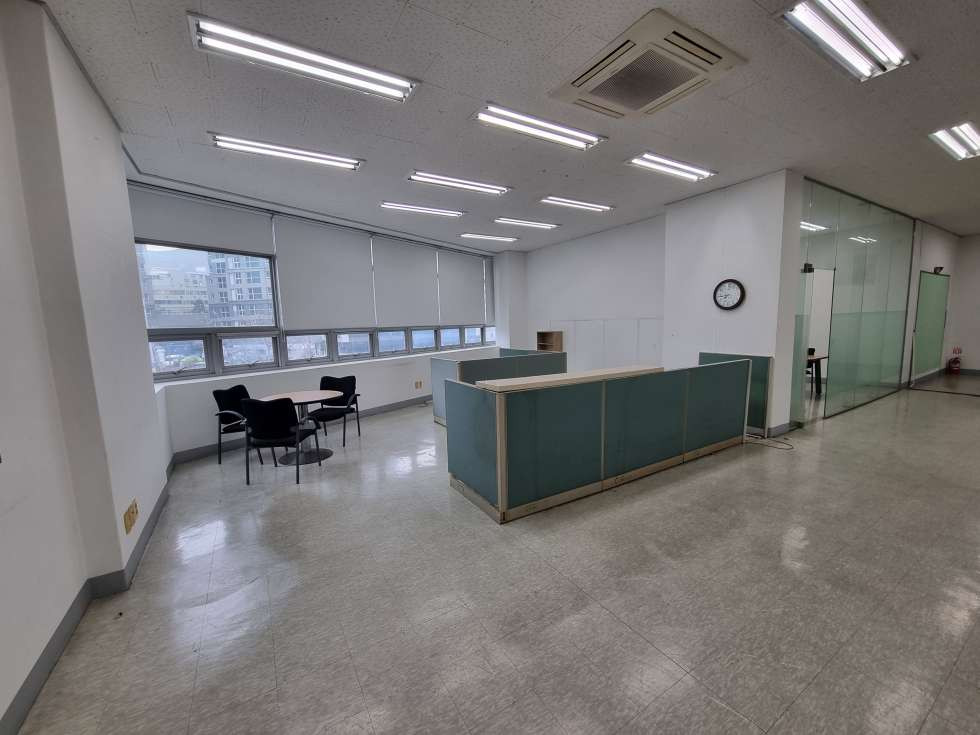 부산 동구 수정동 부산진역 초 역세권/층고 높은 사무실 임대/전용 약 80평/ 내부 인테리어 깔끔! 월세 매물번호 14307 사진 3