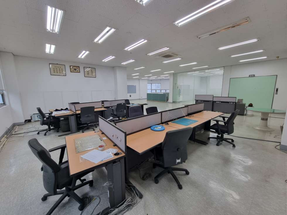 부산 동구 수정동 부산진역 초 역세권/층고 높은 사무실 임대/전용 약 80평/ 내부 인테리어 깔끔! 월세 매물번호 14307 사진 8