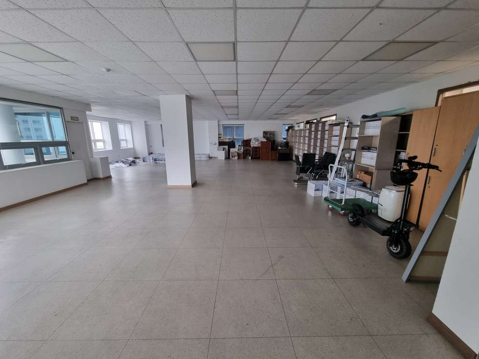 부산 동구 수정동 부산진역 초 역세권/50평 사무실 임대/전용 약 80평/ 내부 인테리어 깔끔! 월세 매물번호 14314 사진 2