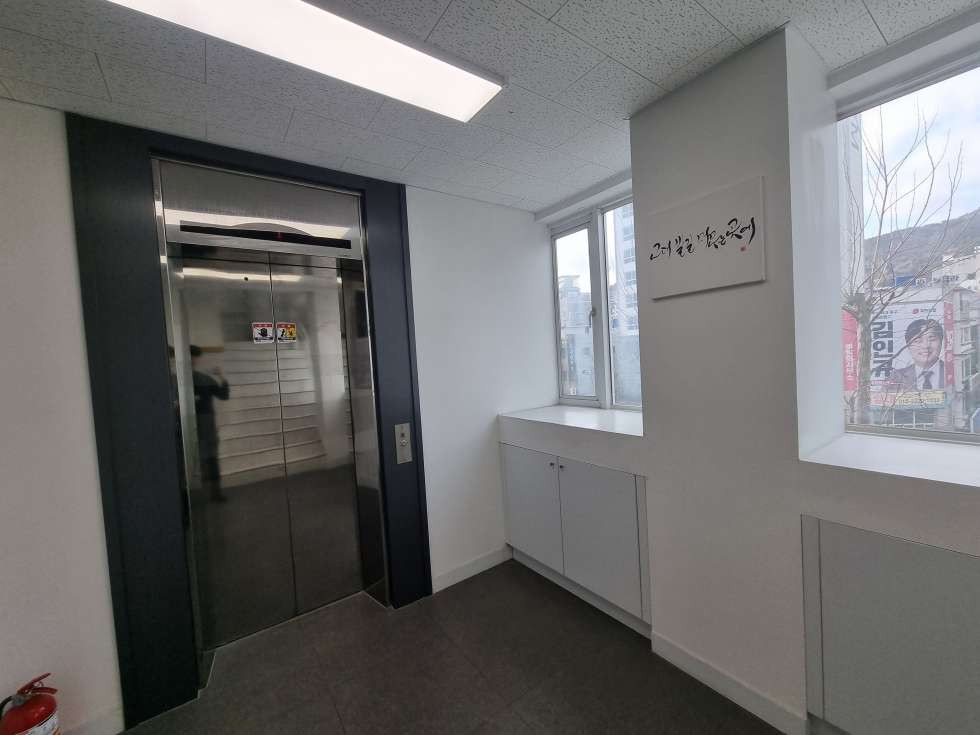 부산 동구 초량동 초량역 역세권/대로변 상가건물/내부 인테리어 깔끔한 사무실 임대/엘베O 월세 매물번호 14329 사진 1