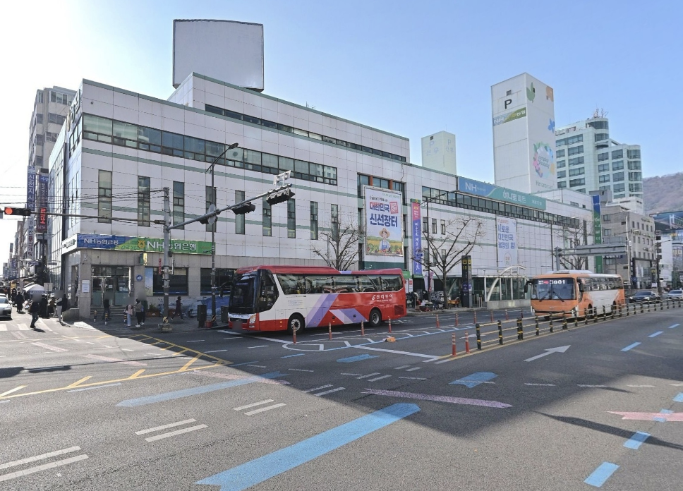 부산 중구 남포동5가 자갈치역 앞 임대료 저렴한 대형상가 4층 149평 월세 매물번호 17309 사진 1