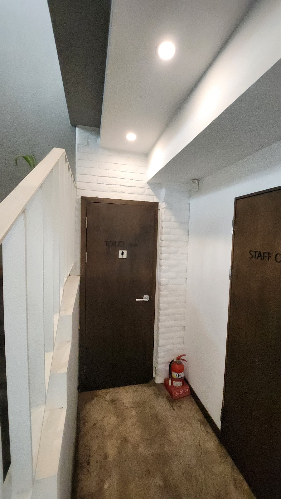 부산 금정구 장전동 지하철 부산대역 초입 위치 대박 카페임대(1,2층 동시임대) 월세 매물번호 10919 사진 3