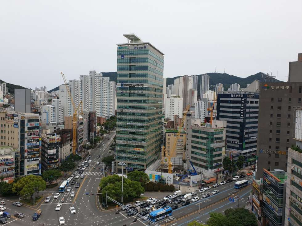 부산 연제구 연산동 연산역 도보 1분 29평 유동인구 많음 코너에 위치하고 있음 월세 매물번호 10992 사진 1